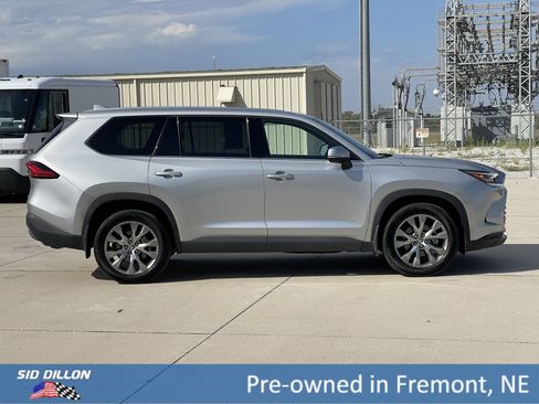 Used 2024 Toyota Grand Highlander Limited image 13