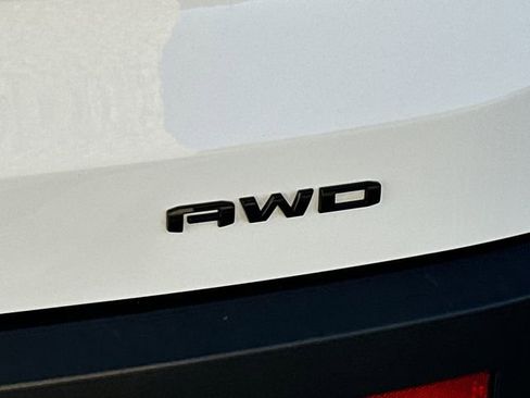 Used 2023 GMC Acadia SLE w/ Driver Convenience Package image 13