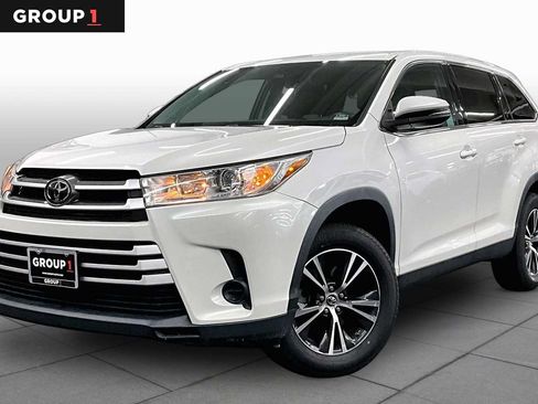 Used 2019 Toyota Highlander LE w/ Carpet Mat Package (TMS) FWD image 1