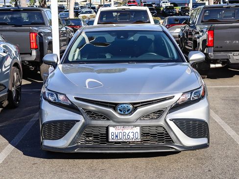 Used 2021 Toyota Camry SE image 2