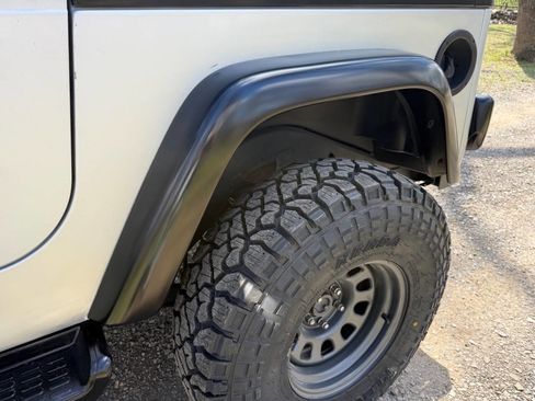 Used 2003 Jeep Wrangler SE image 21