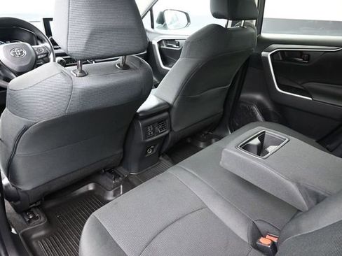 Used 2023 Toyota RAV4 LE AWD/4WD image 16