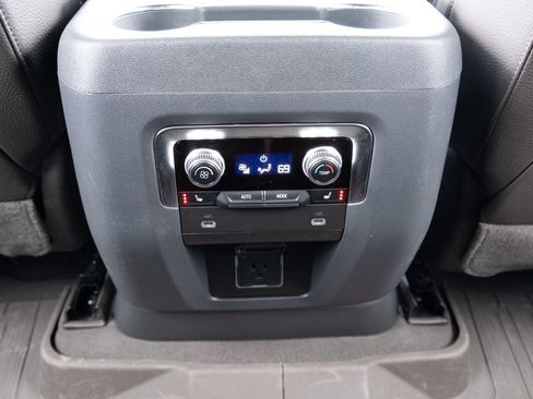 Used 2023 GMC Yukon Denali AWD/4WD image 18