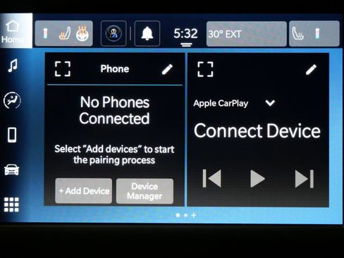 Used 2023 Chrysler Voyager LX image 17