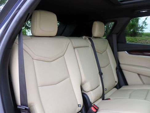 Used 2018 Cadillac XT5 Luxury w/ Driver Awareness Package FWD image 19