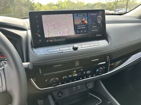 Certified 2025 Nissan Rogue SL w/ Tech Package FWD image 31