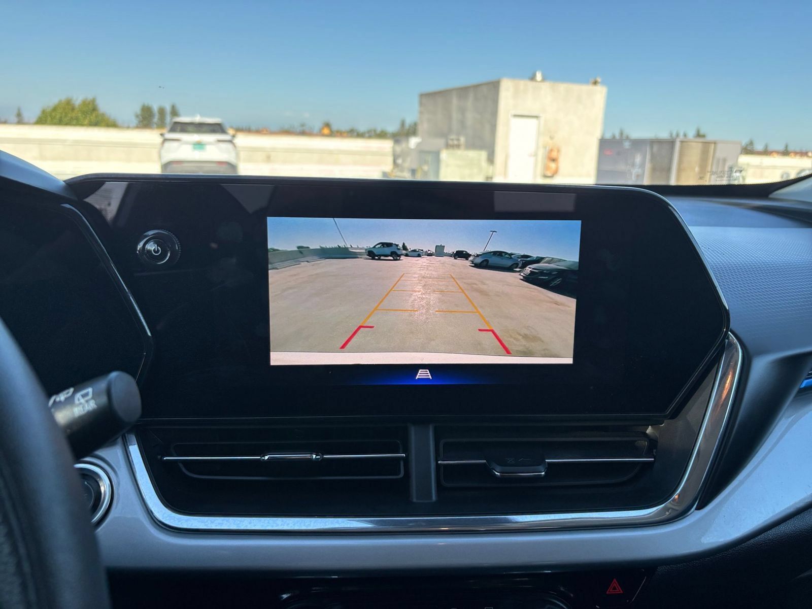 Used 2025 Chevrolet Trax LT FWD image 21
