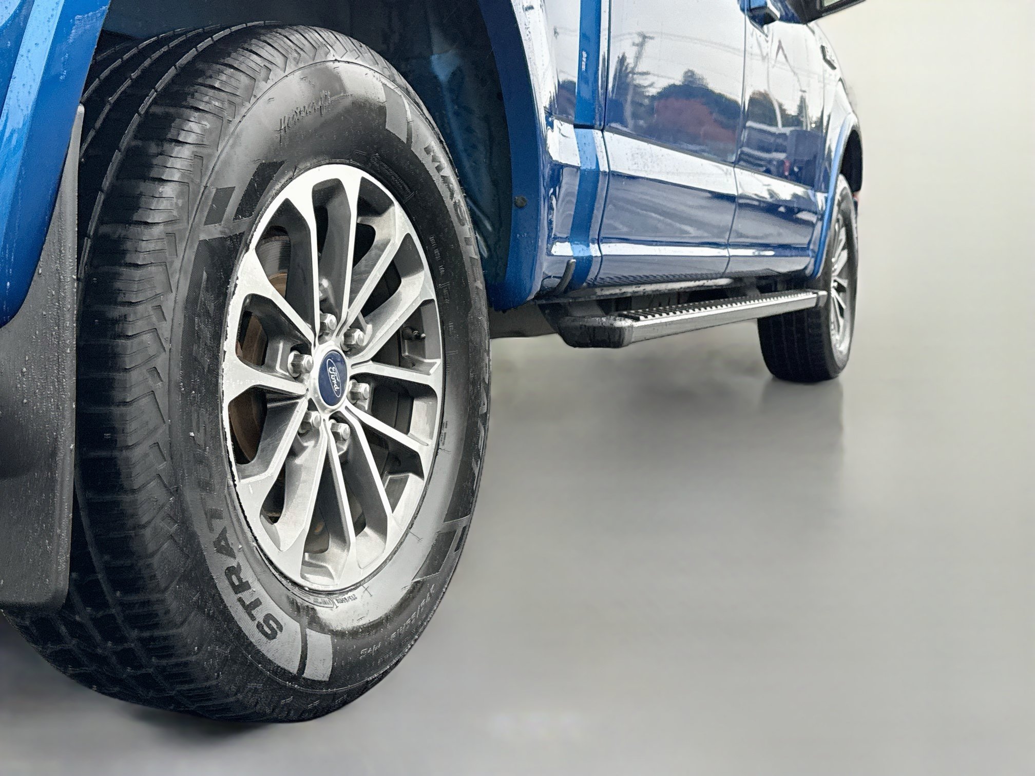 Used 2018 Ford F150 XLT w/ Equipment Group 302A Luxury AWD/4WD image 9
