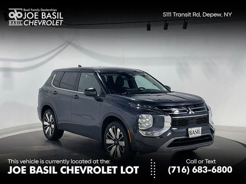 Used 2025 Mitsubishi Outlander AWD image 1