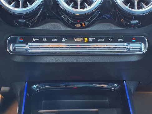 Used 2021 Mercedes-Benz GLB 250 image 11