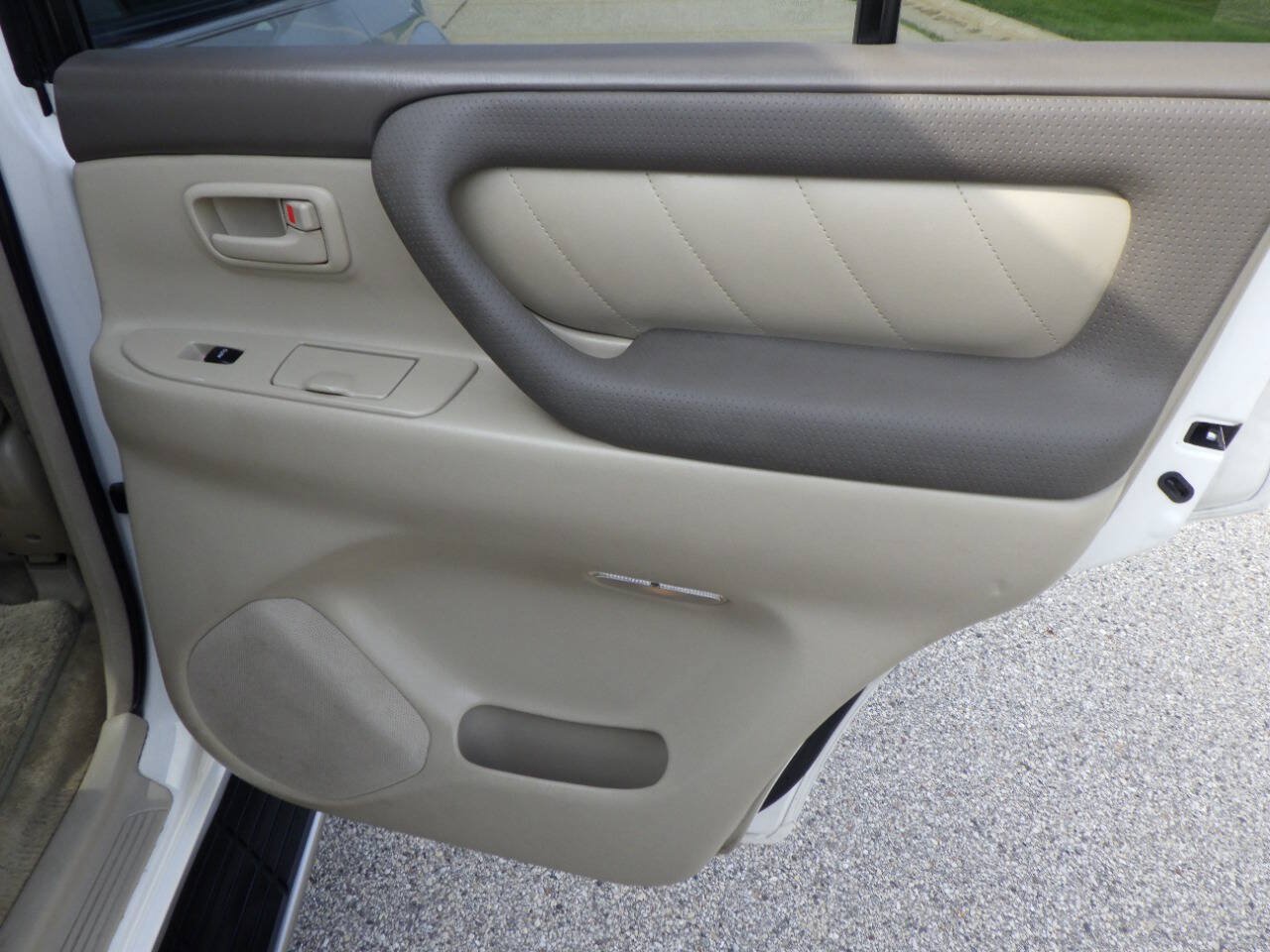 Used 2004 Toyota Land Cruiser AWD/4WD image 19