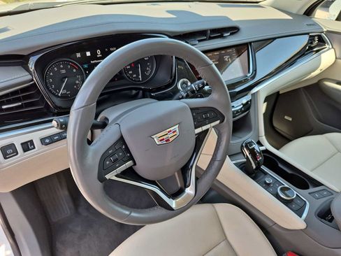 Used 2025 Cadillac XT6 Premium Luxury w/ Technology Package AWD/4WD image 2