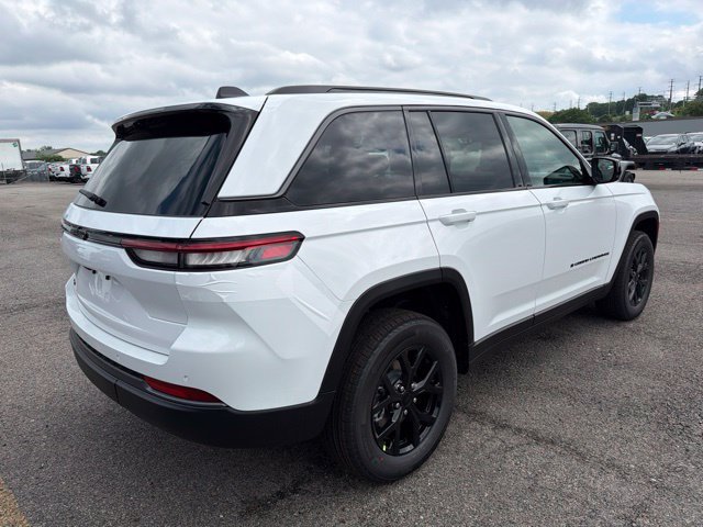 New 2026 Jeep Grand Cherokee Altitude AWD/4WD image 3