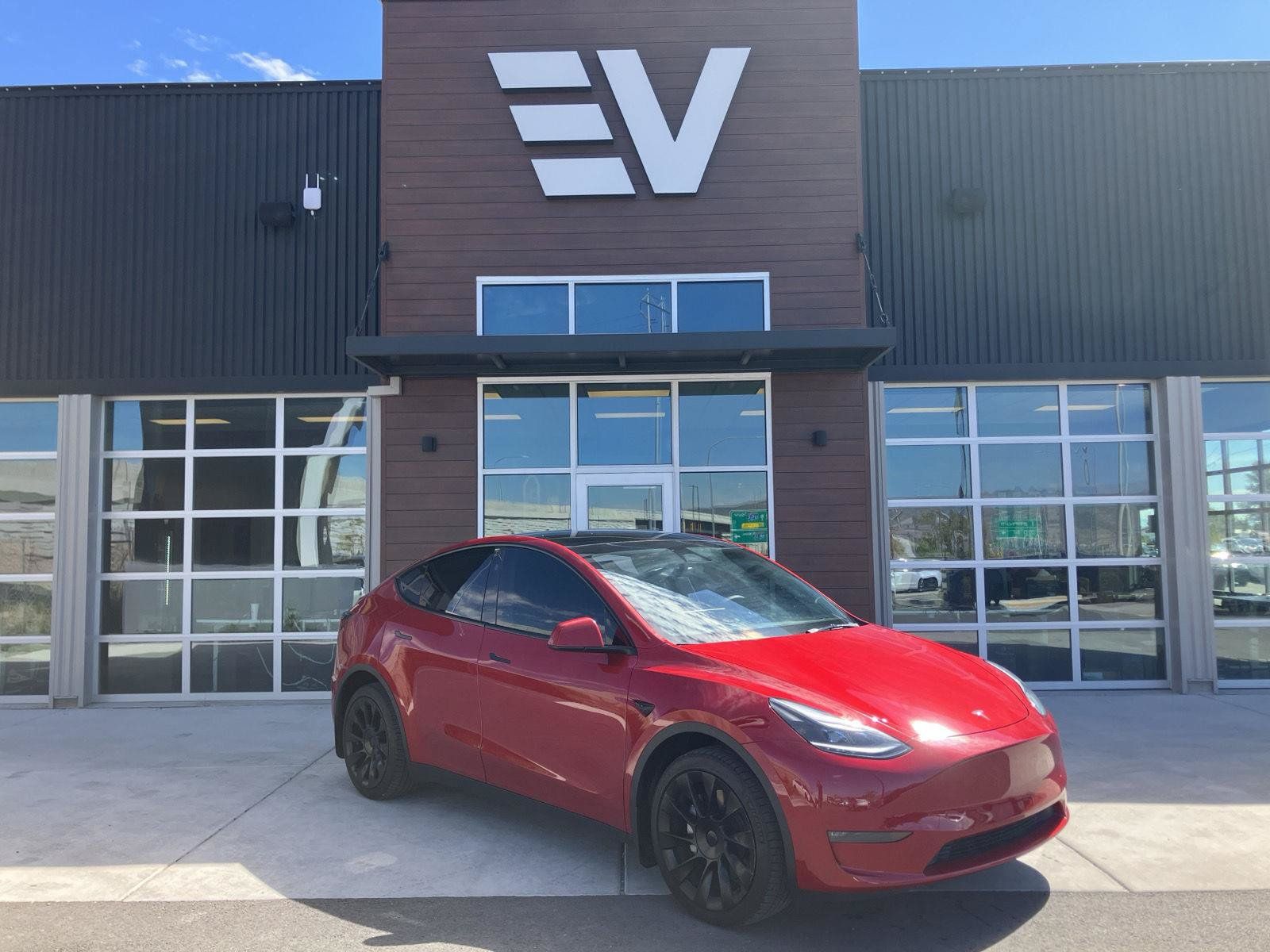 Used 2023 Tesla Model Y Long Range AWD/4WD image 1