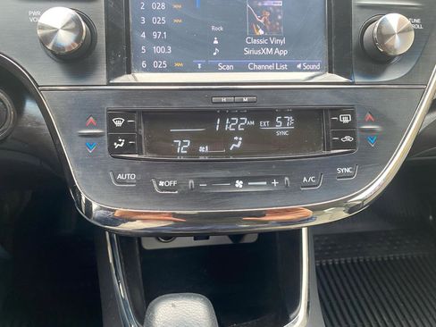 Used 2018 Toyota Avalon XLE w/ All Weather Liner Package image 17