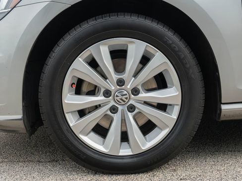Used 2020 Volkswagen Golf 4-Door FWD image 9