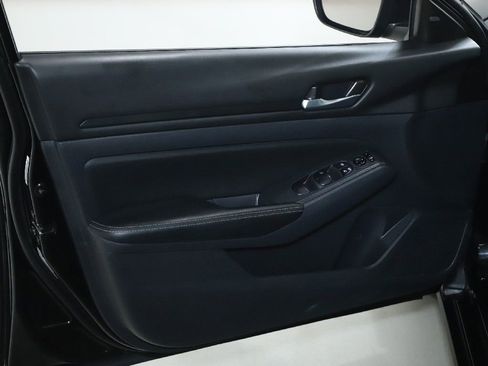 Certified 2025 Nissan Altima 2.5 SV FWD image 15