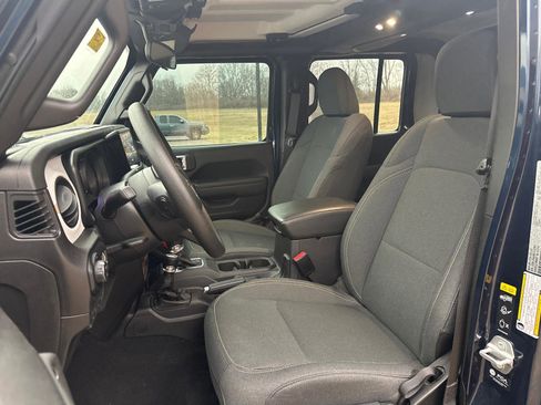 Used 2025 Jeep Gladiator Sport image 13