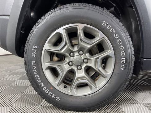 Used 2022 Jeep Cherokee Trailhawk w/ Comfort/Convenience Group AWD/4WD image 16