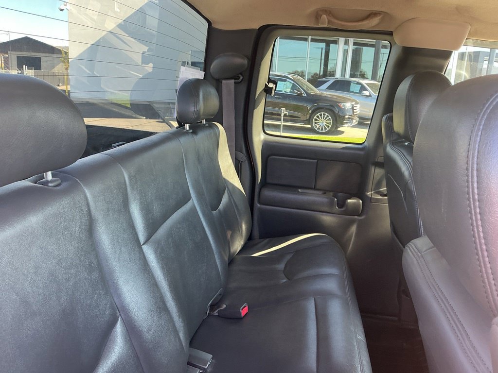 Used 2004 GMC Sierra 2500 SLT w/ Heavy-Duty Power Package AWD/4WD image 20