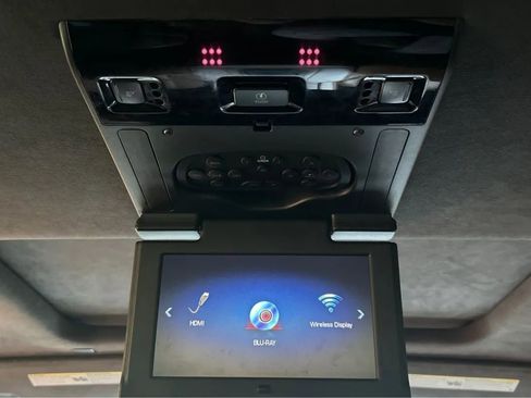 Used 2017 Cadillac Escalade Platinum RWD image 15