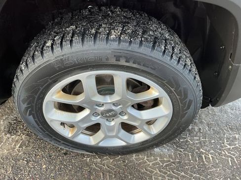 Used 2017 Jeep Renegade Latitude image 17