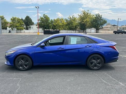 Used 2023 Hyundai Elantra SEL w/ Preferred Accessory Package FWD image 6