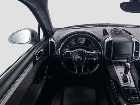 Used 2018 Porsche Cayenne GTS image 17