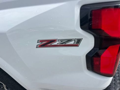 Used 2024 Chevrolet Colorado Z71 w/ Z71 Convenience Package 2 AWD/4WD image 5