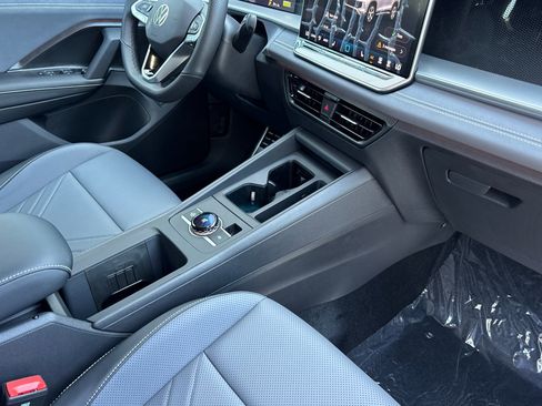 New 2026 Volkswagen Tiguan SE R-Line AWD/4WD image 16