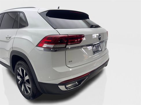 Used 2021 Volkswagen Atlas Cross Sport SE image 18