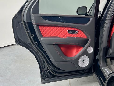 Certified 2022 Bentley Bentayga image 33