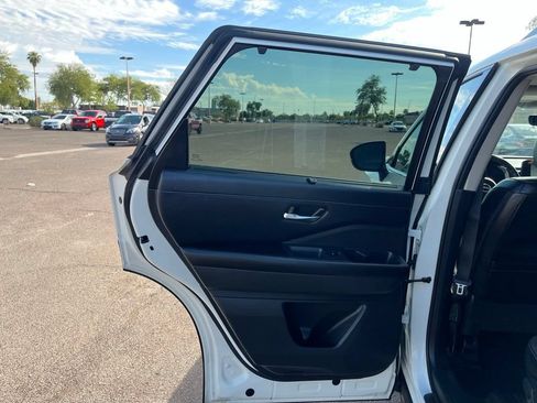 Used 2023 Nissan Pathfinder SL AWD/4WD image 26