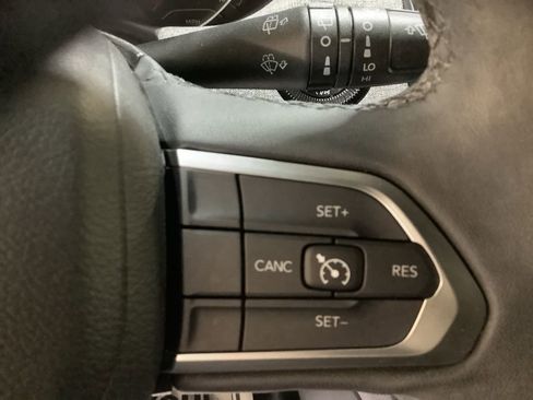 Used 2023 Jeep Compass Latitude image 29