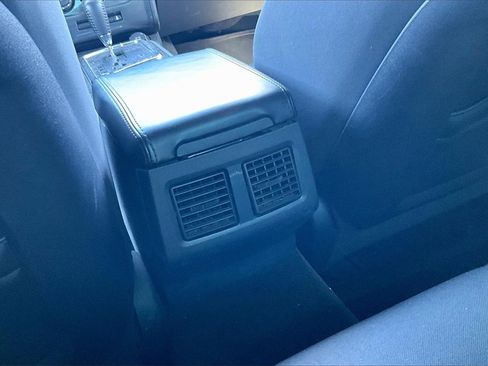 Used 2013 Dodge Challenger SXT image 30