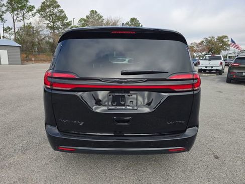 New 2026 Chrysler Pacifica Limited w/ S Appearance Package FWD image 5