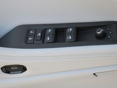 Used 2026 Jeep Cherokee Laredo AWD/4WD image 6