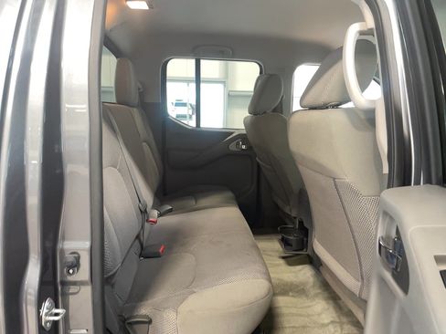 Used 2017 Nissan Frontier SV w/ SV Value Truck Package AWD/4WD image 18