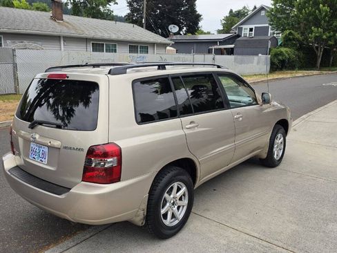 Used 2007 Toyota Highlander 4WD V6 w/ 3rd Row image 5
