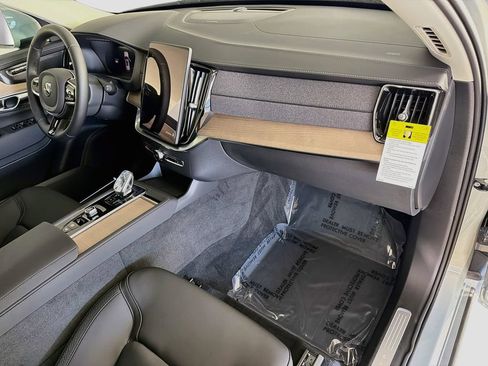 New 2026 Volvo XC90 T8 Plus w/ Protection Package Premier AWD/4WD image 32