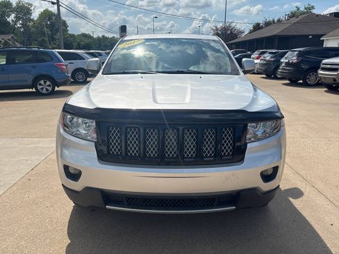 Used 2012 Jeep Grand Cherokee Altitude AWD/4WD image 3