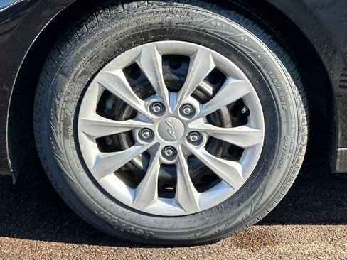 Used 2023 Kia Forte LX image 24