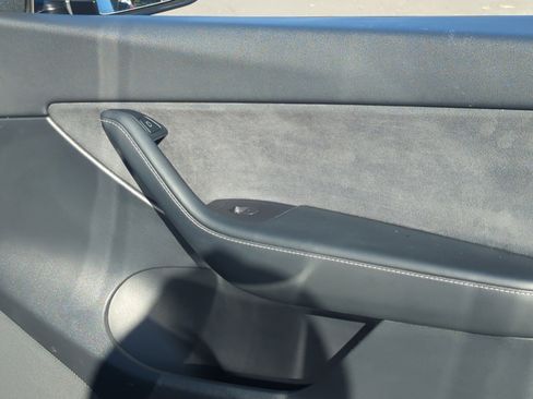 Used 2022 Tesla Model Y Performance image 14