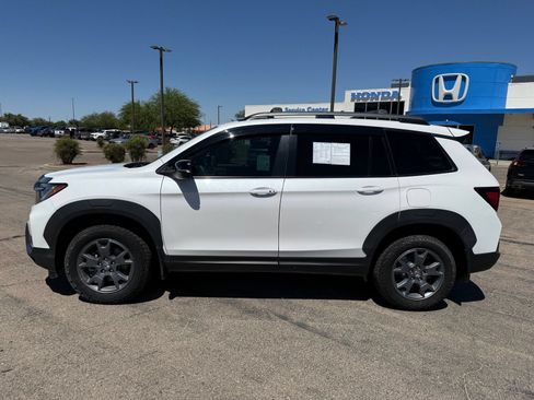 Certified 2025 Honda Passport TrailSport image 10