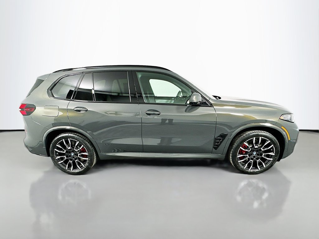 Used 2026 BMW X5 xDrive50e w/ M Sport Package AWD/4WD image 4