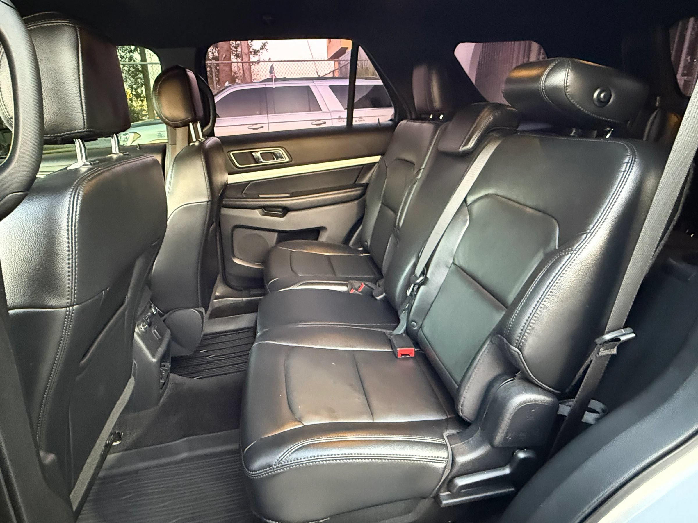 Used 2017 Ford Explorer XLT w/ Equipment Group 202A FWD image 14