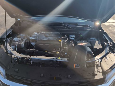 Used 2025 Chevrolet Trax LT w/ LT Convenience Package image 28