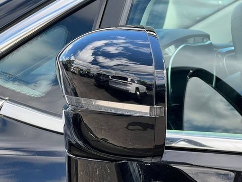 Used 2024 Chrysler Pacifica Limited FWD image 43