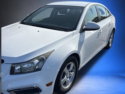 Used 2015 Chevrolet Cruze LT FWD image 2