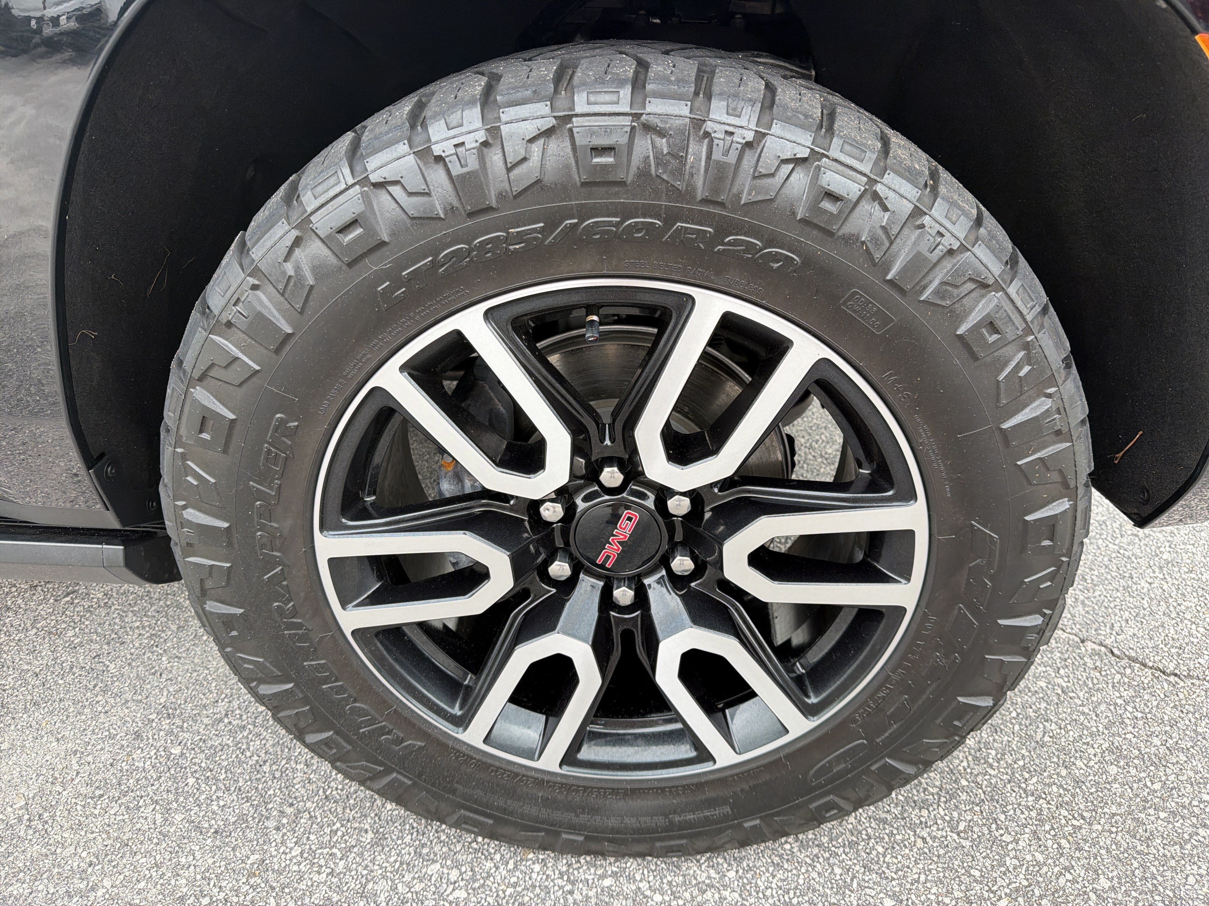 Certified 2023 GMC Yukon AT4 w/ AT4 Premium Plus Package AWD/4WD image 13